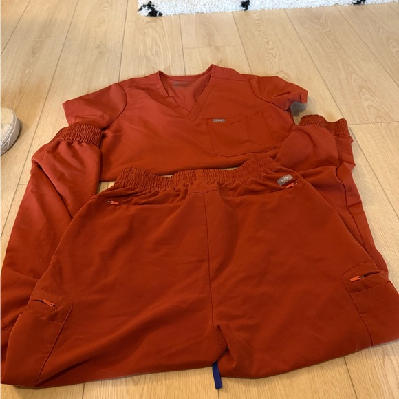 Figs Women's orange/cider Scrub Set with Blue Accent - Picture 4 of 4